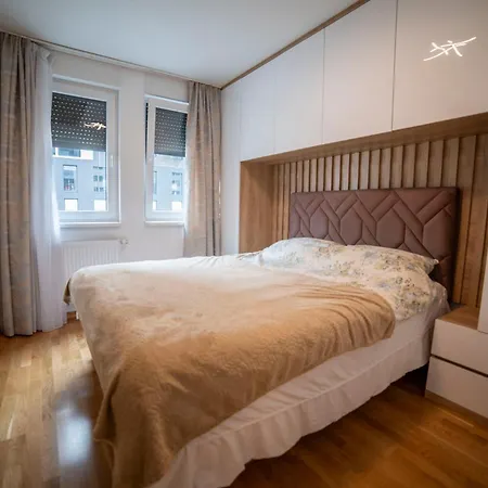 5 Star - Free Parking Lukavica