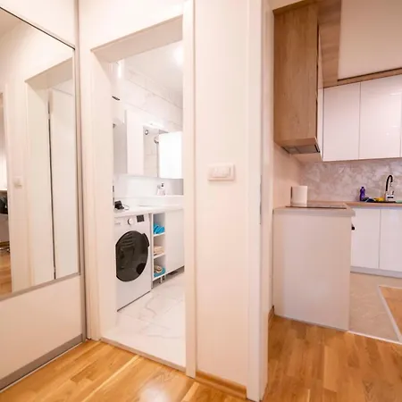 5 Star - Free Parking