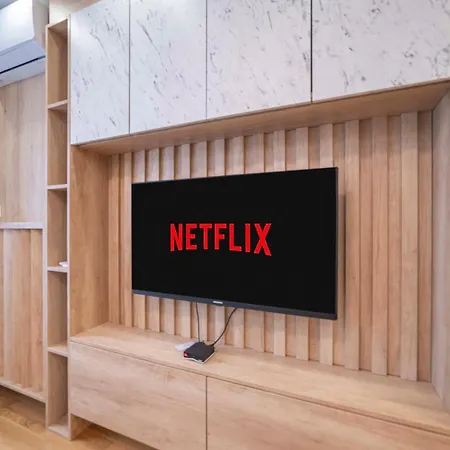 5 Star - Free Parking Appartement Lukavica