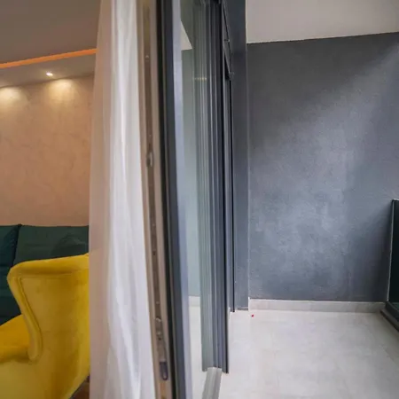 5 Star - Free Parking *