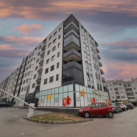 5 Star - Free Parking Lukavica