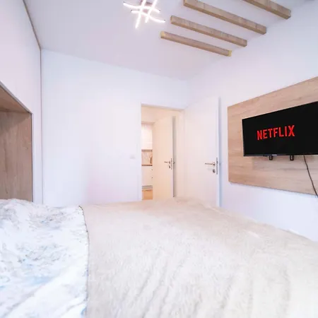 5 Star - Free Parking